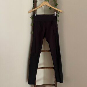 Black Leggings – High-Waisted with Pockets